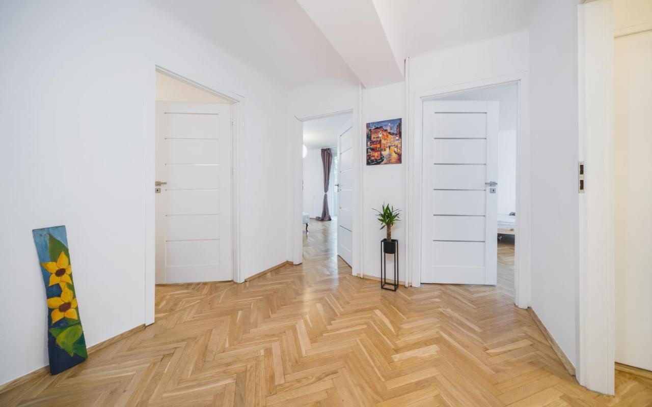 Sunshine Parkside Hideaway - 3 Bedroom - By Upstairs Kraków Eksteriør billede