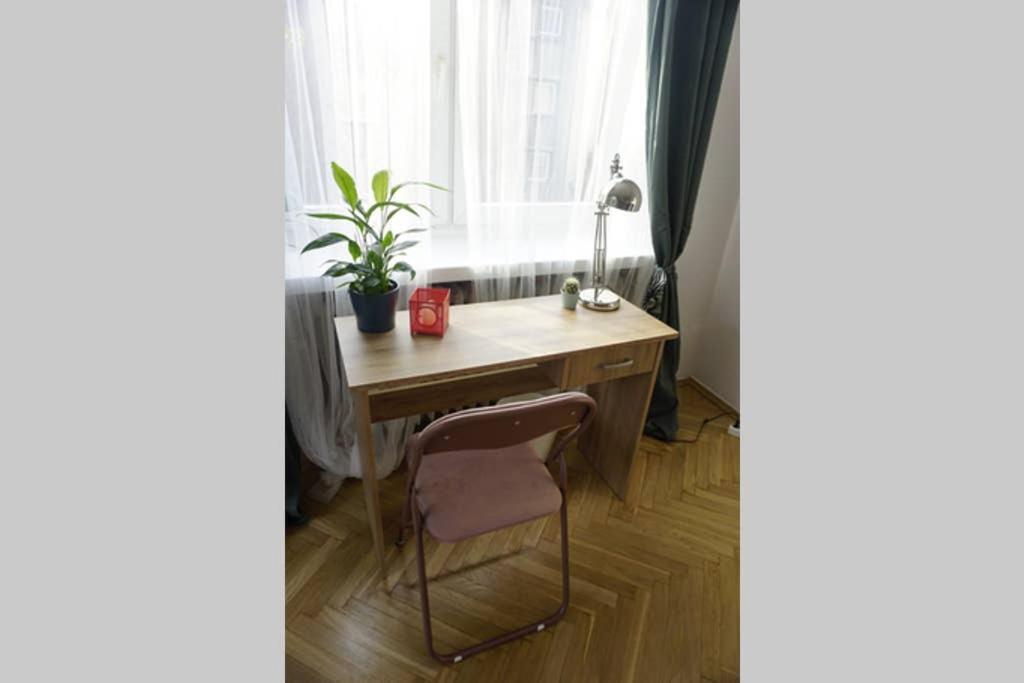 Sunshine Parkside Hideaway - 3 Bedroom - By Upstairs Kraków Eksteriør billede
